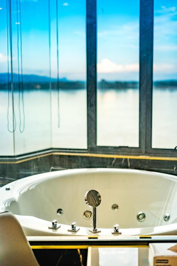 Mekong Heritage Hotel Nakhon Phanom Ngoại thất bức ảnh