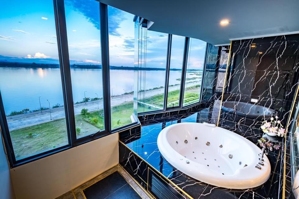 Mekong Heritage Hotel Nakhon Phanom Ngoại thất bức ảnh